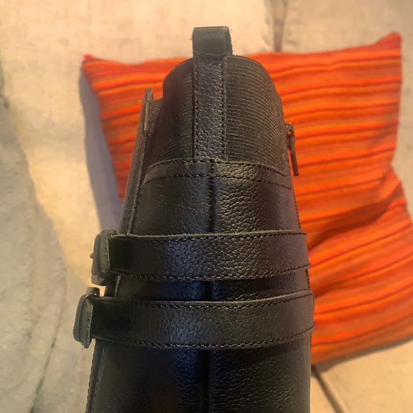 Classic Black Leather and Buckle Boot - BRAND NEW - Picture 3 of 14